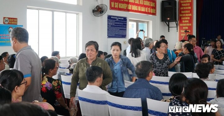 Dân Thủ Thiêm bức xúc, đồng loạt rời khỏi cuộc tiếp xúc cử tri
