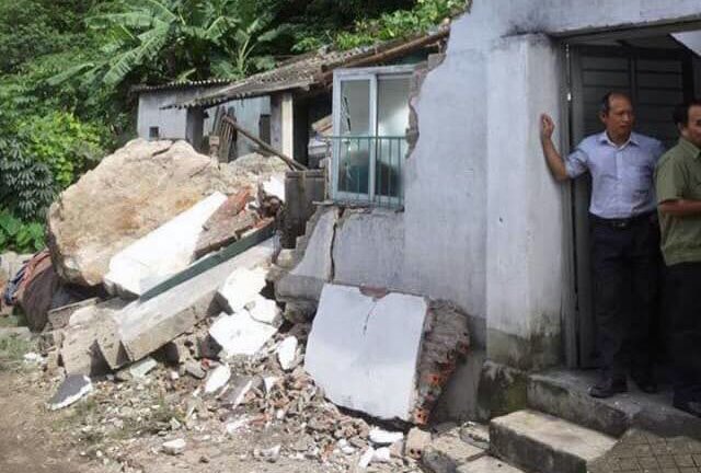 Đang ngủ trong nhà, nam thanh niên bị tảng đá nặng 10 tấn đè chết