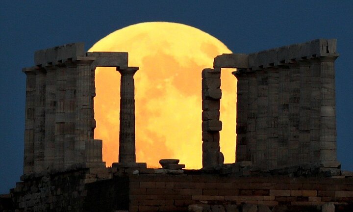 Những hình ảnh ấn tượng về nguyệt thực toàn phần dài nhất thế kỷ 21