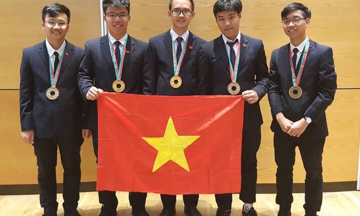 Học sinh Việt giành 2 Huy chương Vàng, xếp thứ 8 Olympic Vật lí quốc tế năm 2018