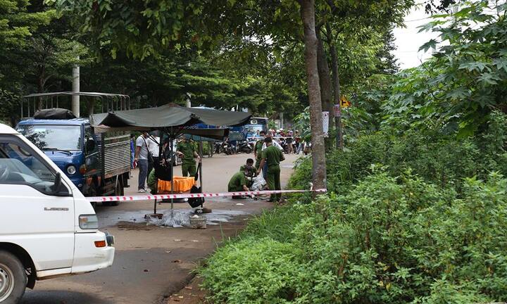 Video: Thi thể người đàn ông biến dạng ở lề đường tại Đắk Lắk