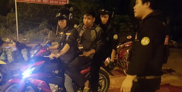 Nhóm tội phạm chuyên xịt hơi cay người đi đường cướp xe ở Đồng Nai