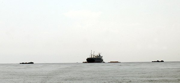 Nạo vét cửa biển Đà Diễn: Liệu có nhóm lợi ích hay ‘sân sau’?