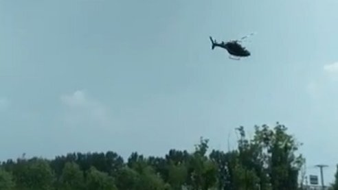 Video: Trực thăng quay nhiều vòng rồi lao đầu xuống đất ở Bắc Kinh