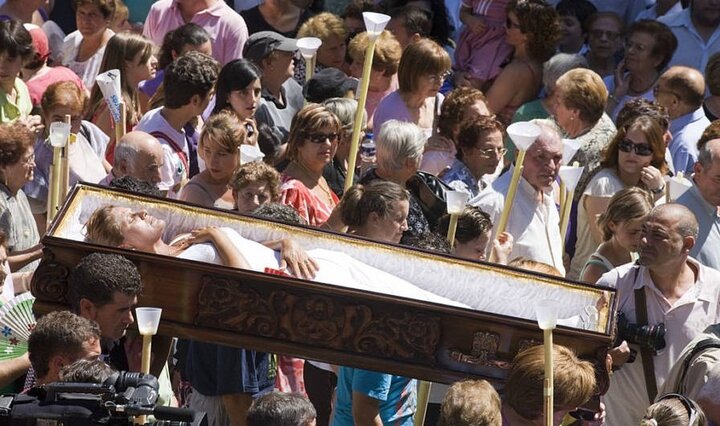 Kỳ lạ nơi những người 'chết hụt' được làm đám tang khi còn sống