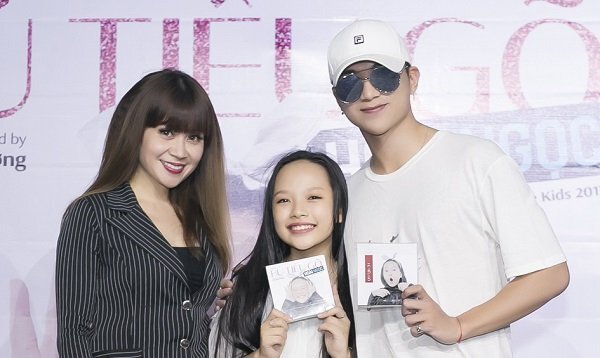 Soobin Hoàng Sơn tặng học trò 400 triệu đồng làm album