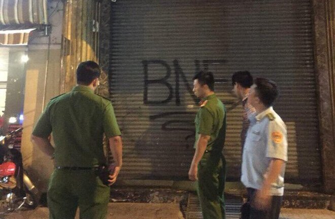 Nhà hàng đóng sập cửa, ngăn cản đoàn kiểm tra ở TP.HCM