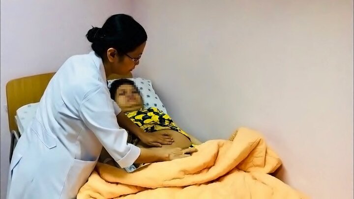 Thèm được làm mẹ, người phụ nữ liệt tứ chi vẫn quyết mang bầu, sinh con