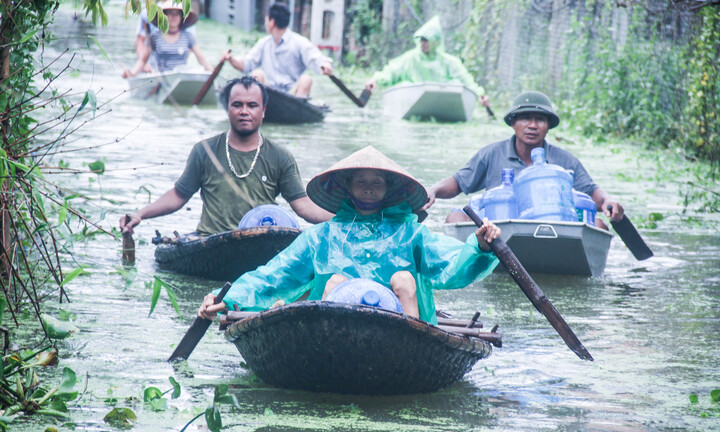 Hơn 6.000 người phải sơ tán do ngập lụt ở Chương Mỹ, Hà Nội