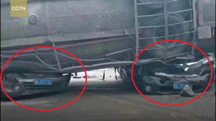 Clip: Xe bồn lật đè nát 2 ô tô con, 9 người chết thảm