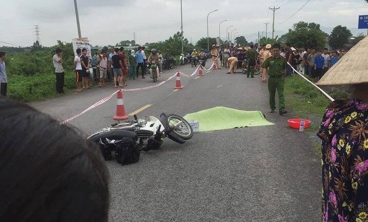 Tông vào đuôi xe kéo tự chế, nam thanh niên chết tại chỗ