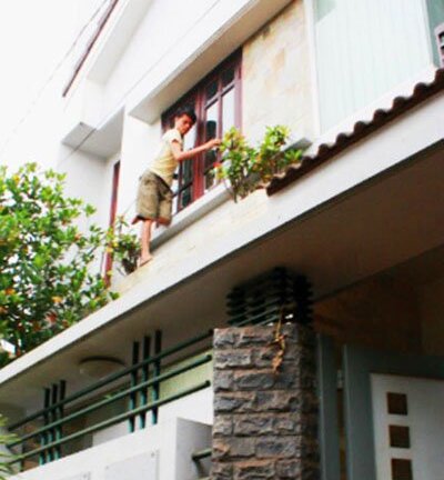 Bắt 2 tên trộm chuyên đột nhập nhà cao tầng lấy cắp tài sản