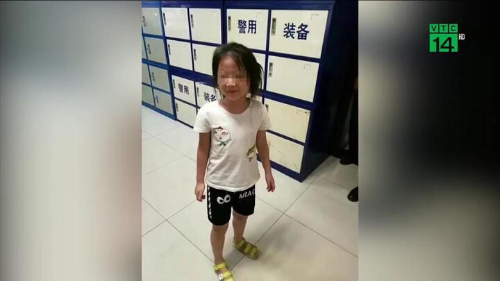 Nghĩ mẹ thương em hơn mình, bé gái bỏ nhà đi bụi