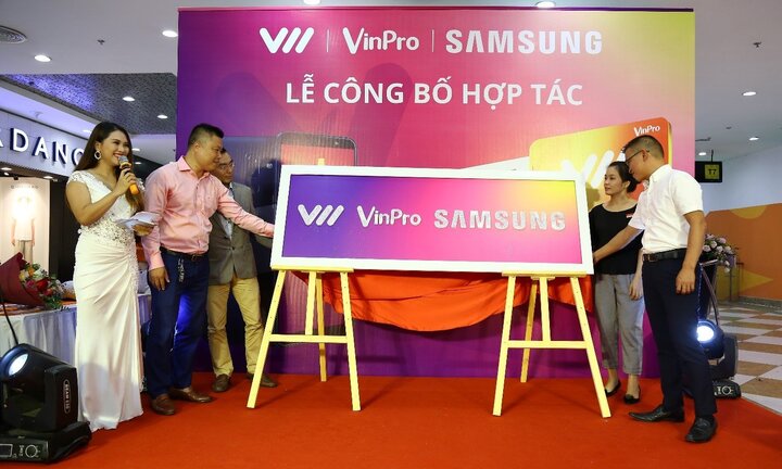 VinPro, Samsung, Vietnamobile tạo 'liên minh không tưởng': Lợi nhất là khách hàng