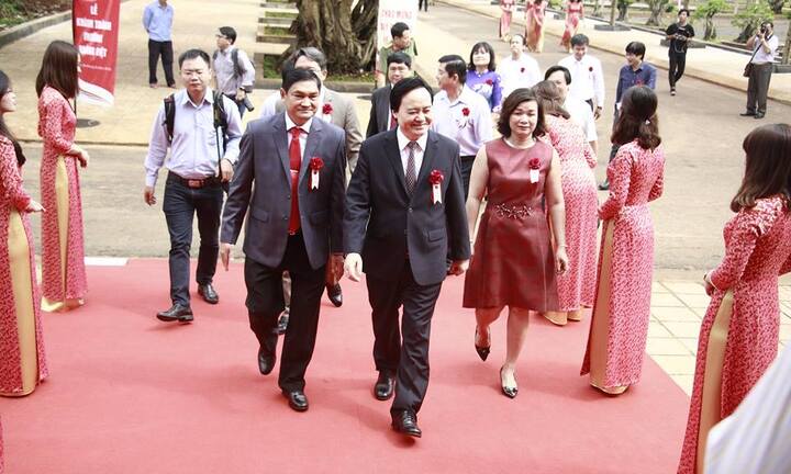 Bộ trưởng Phùng Xuân Nhạ dự khánh thành trường tư thục Tây Nguyên