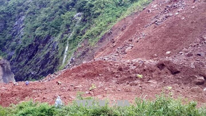 Sạt lở nghiêm trọng tại quốc lộ 279D, tuyến Sơn La đi Lai Châu, Lào Cai lại bị tắc nghẽn