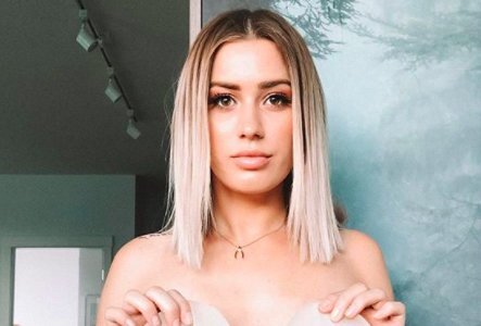 Cô gái trẻ 'cảm thấy như bà già' sau khi nâng ngực làm đẹp