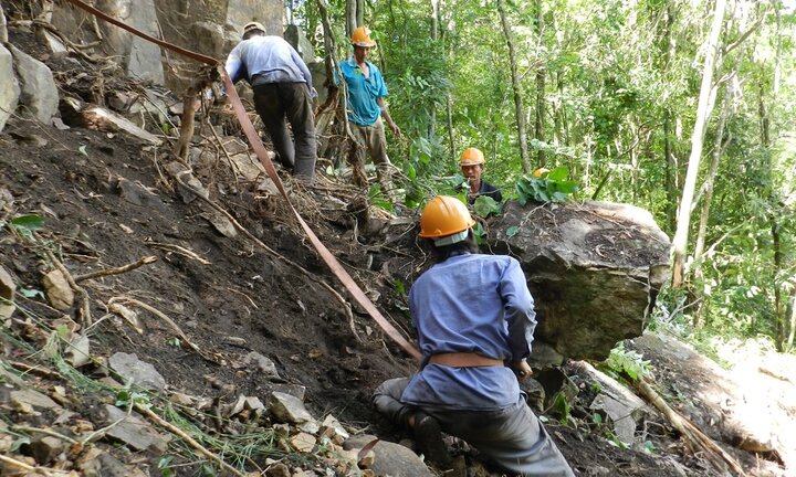 Chuyện kinh dị ở nơi đu mình xuống vực thẳm tìm... xác chết thối
