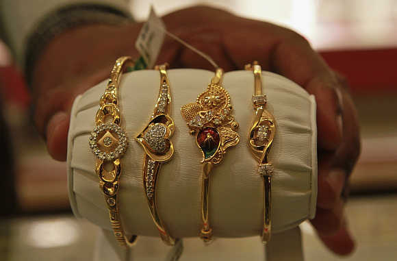 Giá vàng hôm nay 7/8: Điềm báo về một đợt giảm giá mới