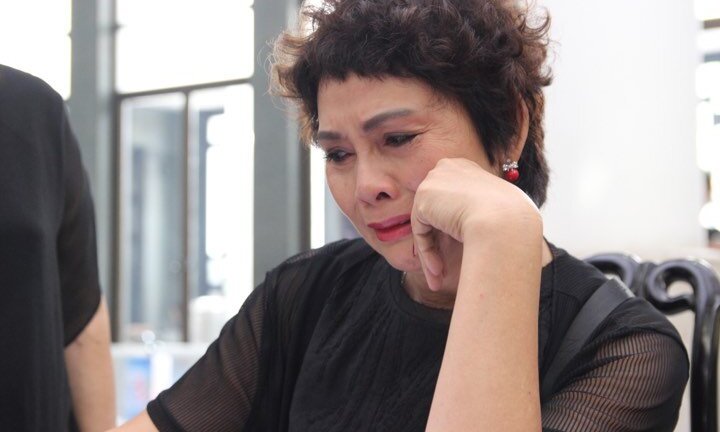 Tiễn đưa NSƯT Bùi Cường, NSND Minh Châu khóc nức nở : 'Em biết tội của em rồi'