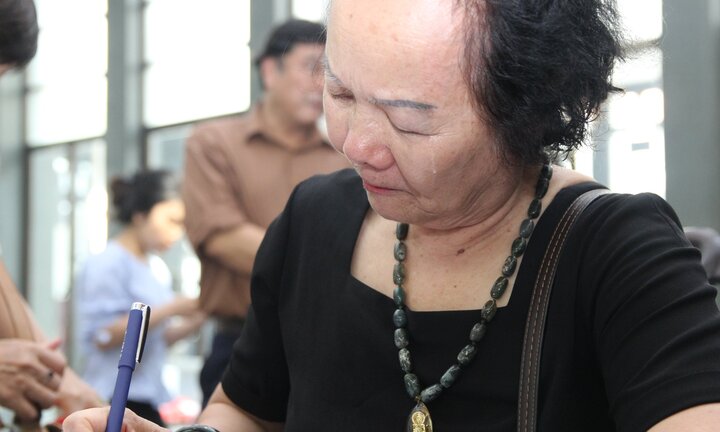 'Thị Nở' Đức Lưu trào nước mắt viết sổ tang, nói về dự định dang dở của 'Chí Phèo' Bùi Cường