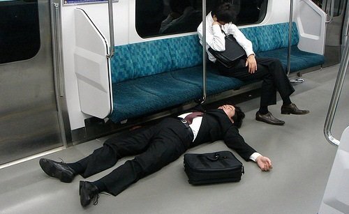 Lo dân làm việc đến chết, Nhật Bản đề xuất nghỉ làm sáng thứ hai