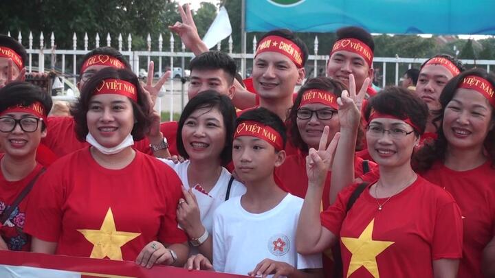 Video: Biển người đổ về Mỹ Đình cổ vũ U23 Việt Nam gặp U23 Uzbekistan
