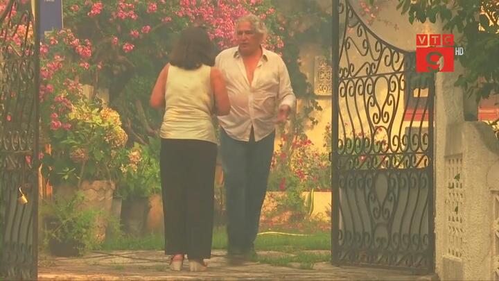 Clip: Cháy rừng bao trùm như tận thế, cặp vợ chồng quyết không sơ tán