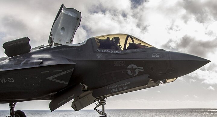 Siêu tiêm kích F-35B Anh chao đảo sau động tác tiếp dầu hụt trên Đại Tây Dương