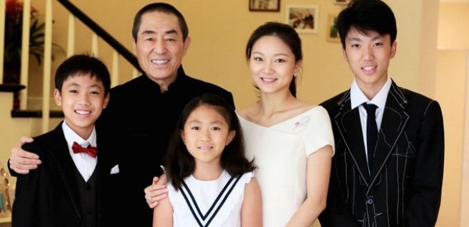 Cuộc sống của Trương Nghệ Mưu bên vợ trẻ và ba con