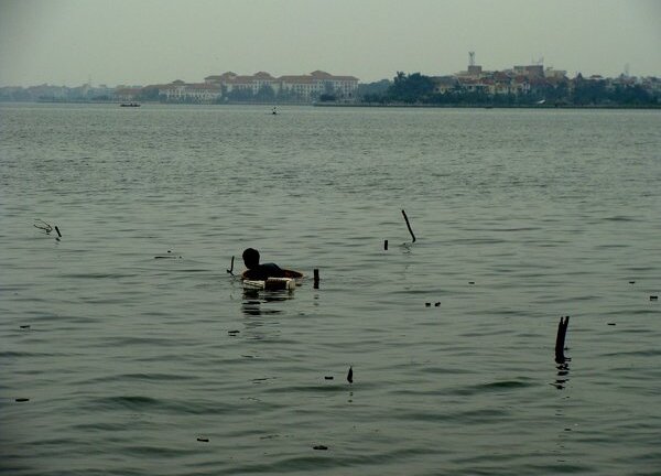 Kinh dị chuyện săn quan tài, đồ cổ và những hộp sọ lăn lóc dưới đáy Hồ Tây