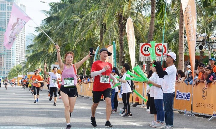 7.000 vận động viên, người dân tranh tài Marathon quốc tế 2018