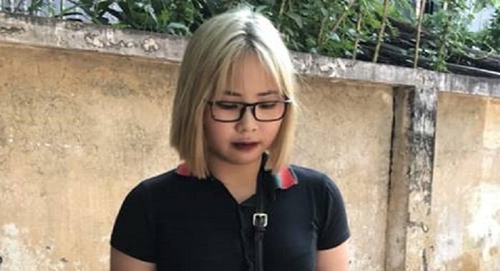 Bị yêu cầu dừng xe, thiếu nữ lái xe máy tông thẳng 2 cảnh sát cơ động bỏ chạy