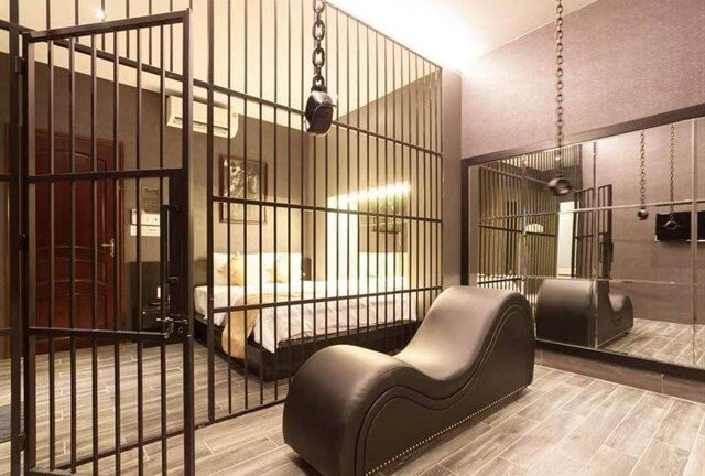 Nhà nghỉ trang trí phòng bạo dâm ở Cần Thơ: Tiết lộ bất ngờ về chủ nhà nghỉ