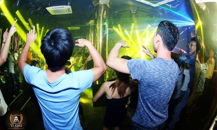 Hàng chục dân chơi sử dụng ma túy trong quán karaoke ở Hải Dương