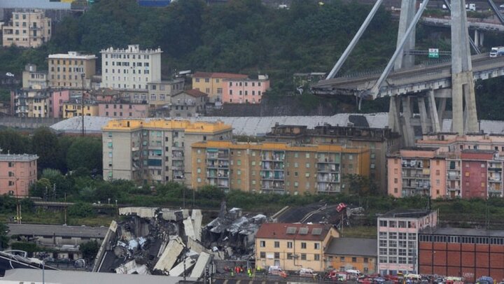 Cầu đường cao tốc ở Italia gãy sập sau mưa lớn: Ít nhất 22 người thiệt mạng