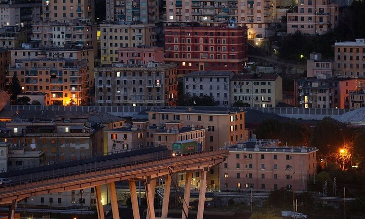 Toàn cảnh sập cầu cao tốc kinh hoàng ở Italia khiến ít nhất 35 người chết