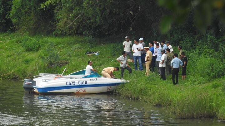 Phát hiện xác người đàn ông nước ngoài loã thể nổi trên sông Hương