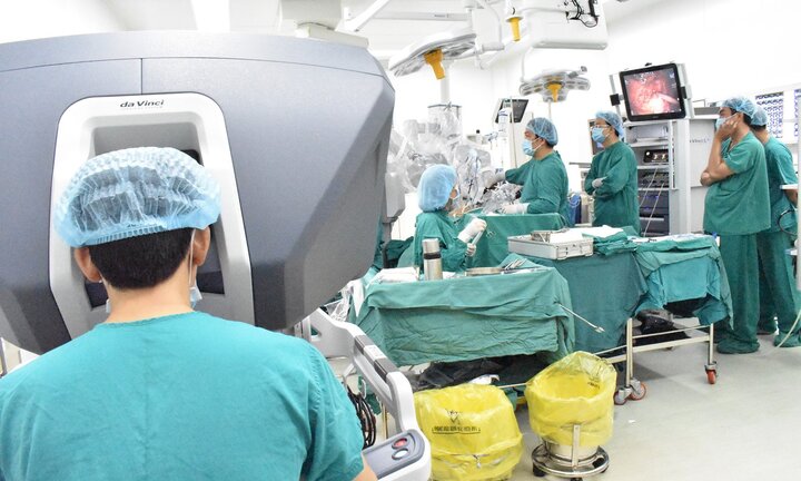Bệnh viện Chợ Rẫy dùng robot cắt 2 khối u cứu sống bệnh nhân