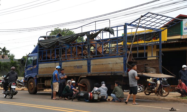 Tông vào xe tải, người đàn ông đi xe máy chết tại chỗ