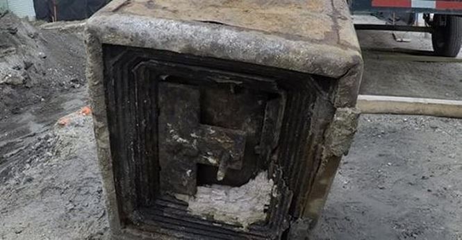 Phát hiện két sắt cổ chôn sâu dưới lòng đất, nghi tìm được kho báu