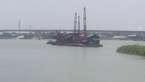 Phó Thủ tướng yêu cầu xử lý nghiêm hành vi khai thác cát trái phép tại Vĩnh Phúc