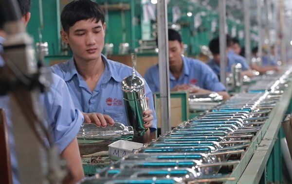 Do người lao động làm chủ, Bóng đèn Phích nước Rạng Đông tăng trưởng thần tốc