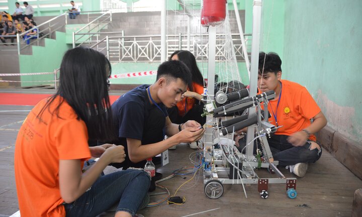 168 học sinh THPT tranh tài tại Robodnic 2018