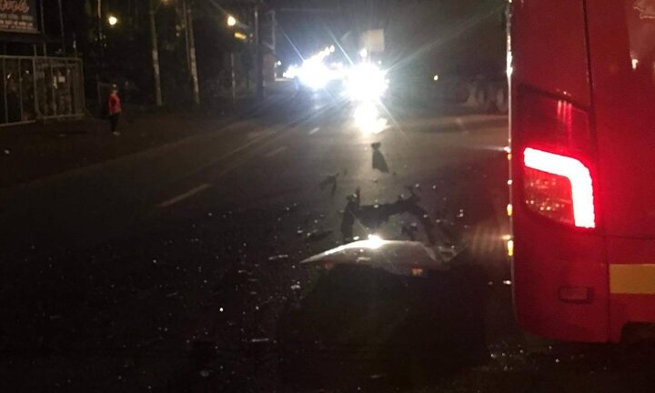 Đưa con nhỏ đi khám, cả gia đình 3 người thiệt mạng thương tâm dưới bánh xe tải