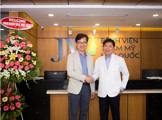 TS.BS Man Koon Suh đến Việt Nam cứu chữa cho nhiều ca phẫu thuật mũi khó