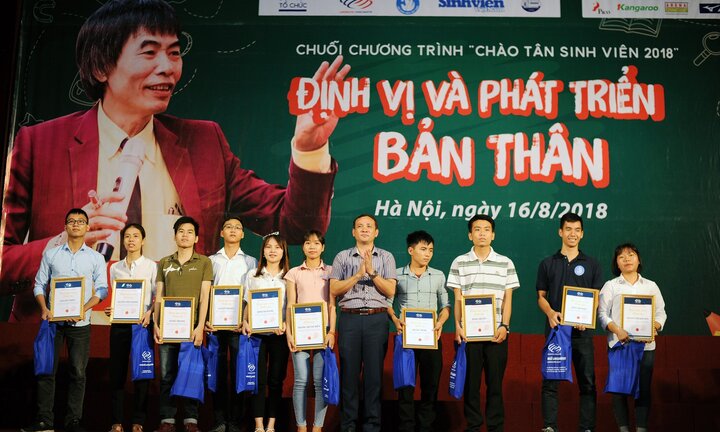 Học bổng hơn 1 tỷ đồng cho sinh viên nghèo ở Hà Nội