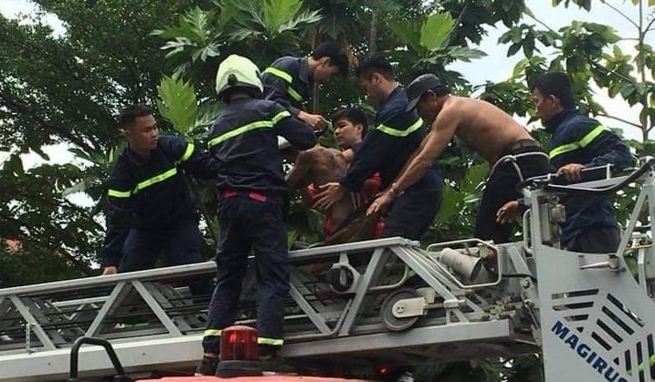 Giải cứu thanh niên ngáo đá nhảy múa trên sân thượng nhà dân ở Đồng Nai