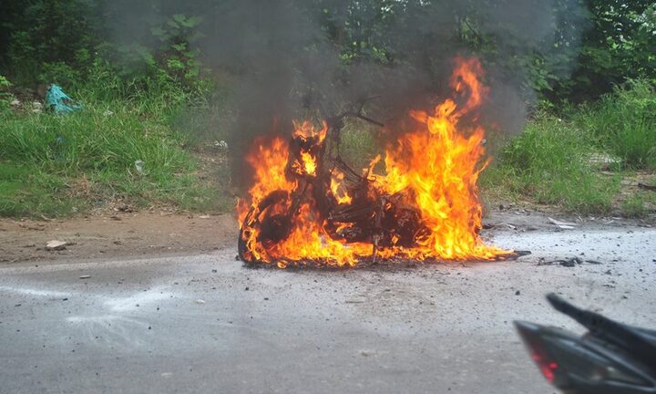 Hà Nội: Đang lưu thông trên đường, Honda SH bỗng dưng 'bốc cháy'