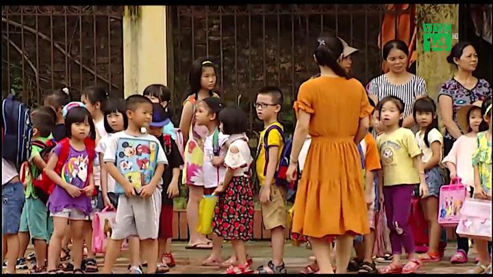 Kêu gọi phụ huynh hỗ trợ gần 1 tỷ đồng, hiệu trưởng bị khiển trách